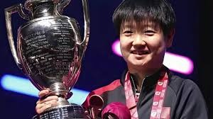 为什么主审会在每局开始前要求球童提供至少六颗经过摩擦的新球